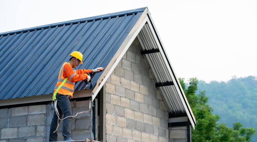 Professional gutter cleaning in Hallwood, VA